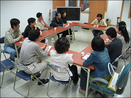 지난 18일 있었던 서명숙 신임 편집국장과 뉴스게릴라 편집위원들간의 간담회 장면. 